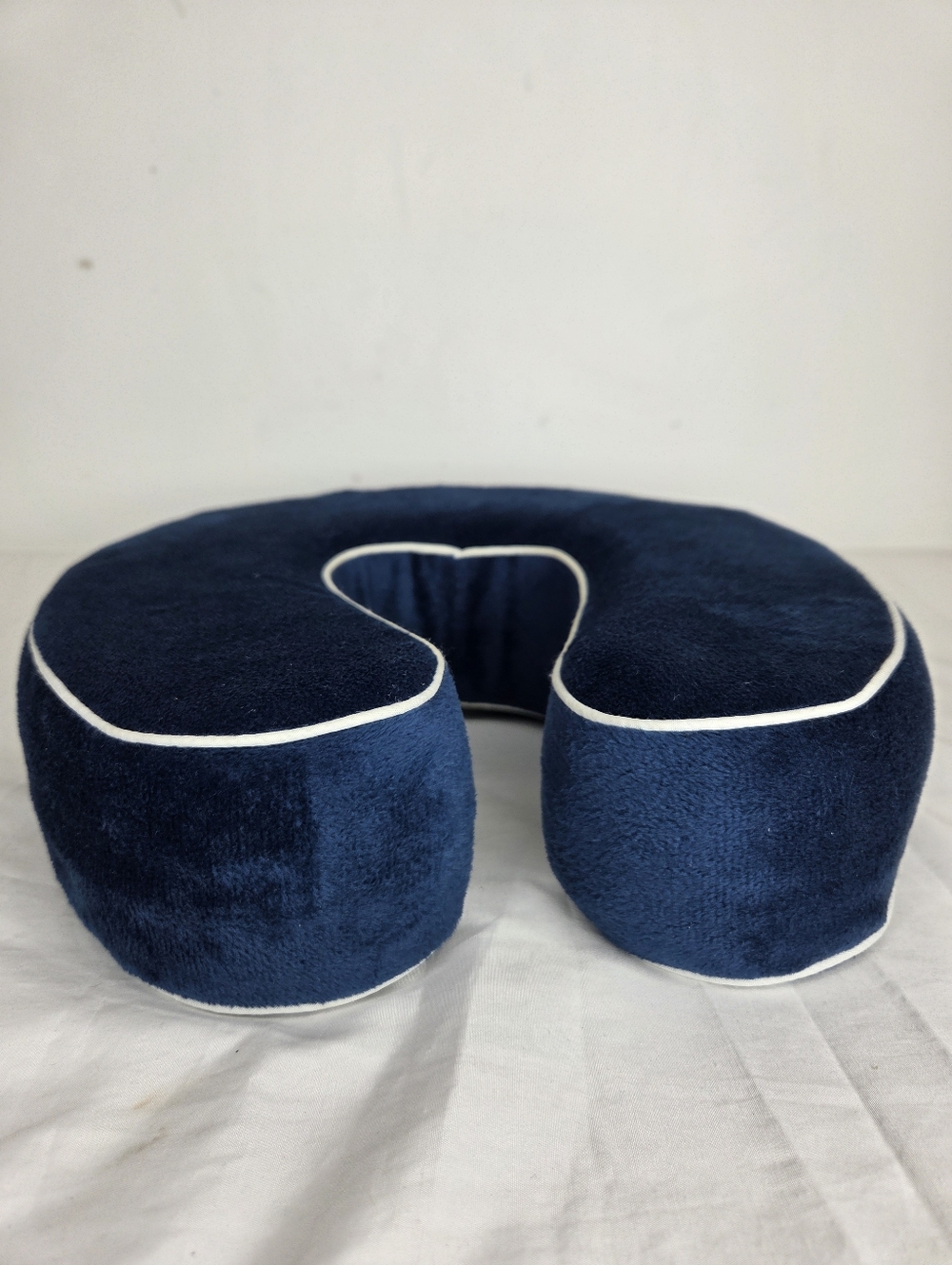 World's Best Memory Foam Navy Blue Travel Neck Pillow with Ivory Piping - Picture 4 of 10
